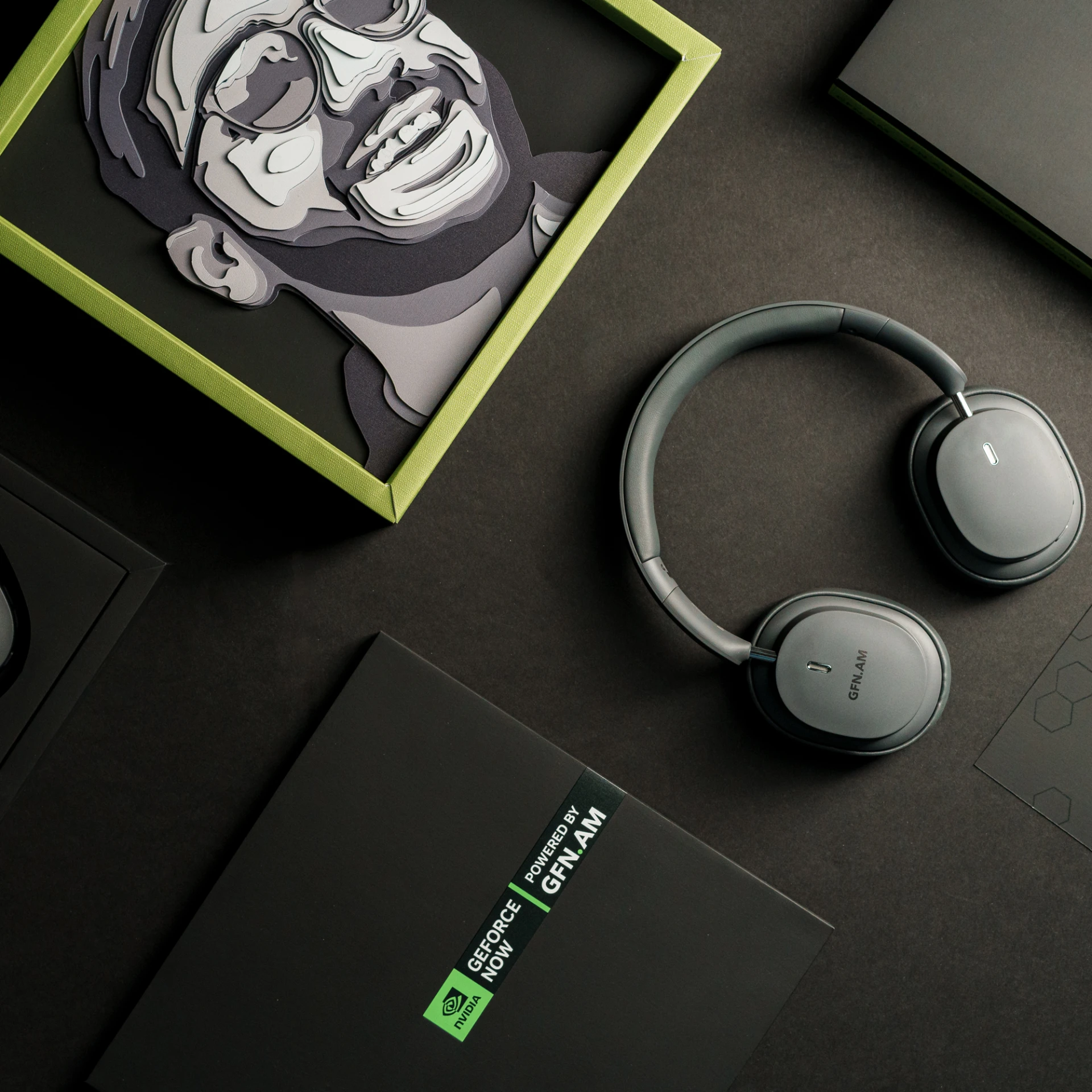 GeForce: Invitations-gift-boxes to Bloggers